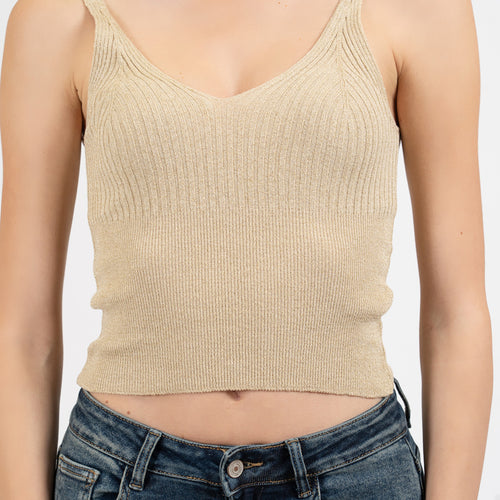 modella indossando Top scollo V in maglia lurex a costine colore Oro Unica