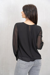 Blusa in georgette con pieghe frontali – Nera