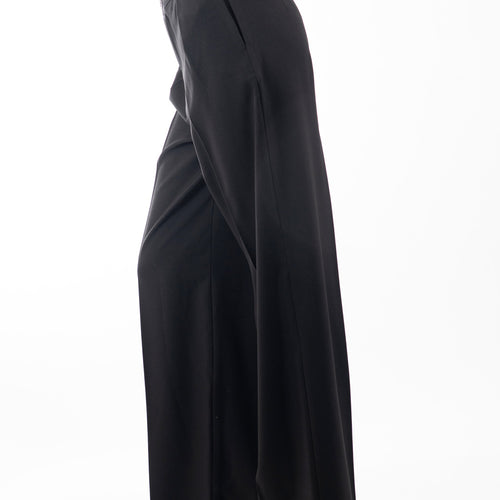 modella indossando Pantalone palazzo donna in tela fluida nera con tasche a scomparsa colore Nero