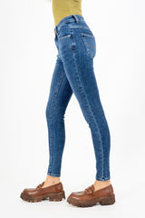 Jeans Skinny Lavaggio Classico Elasticizzato.