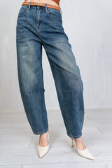 Jeans carrot fit con lavaggio vintage e gamba stondata