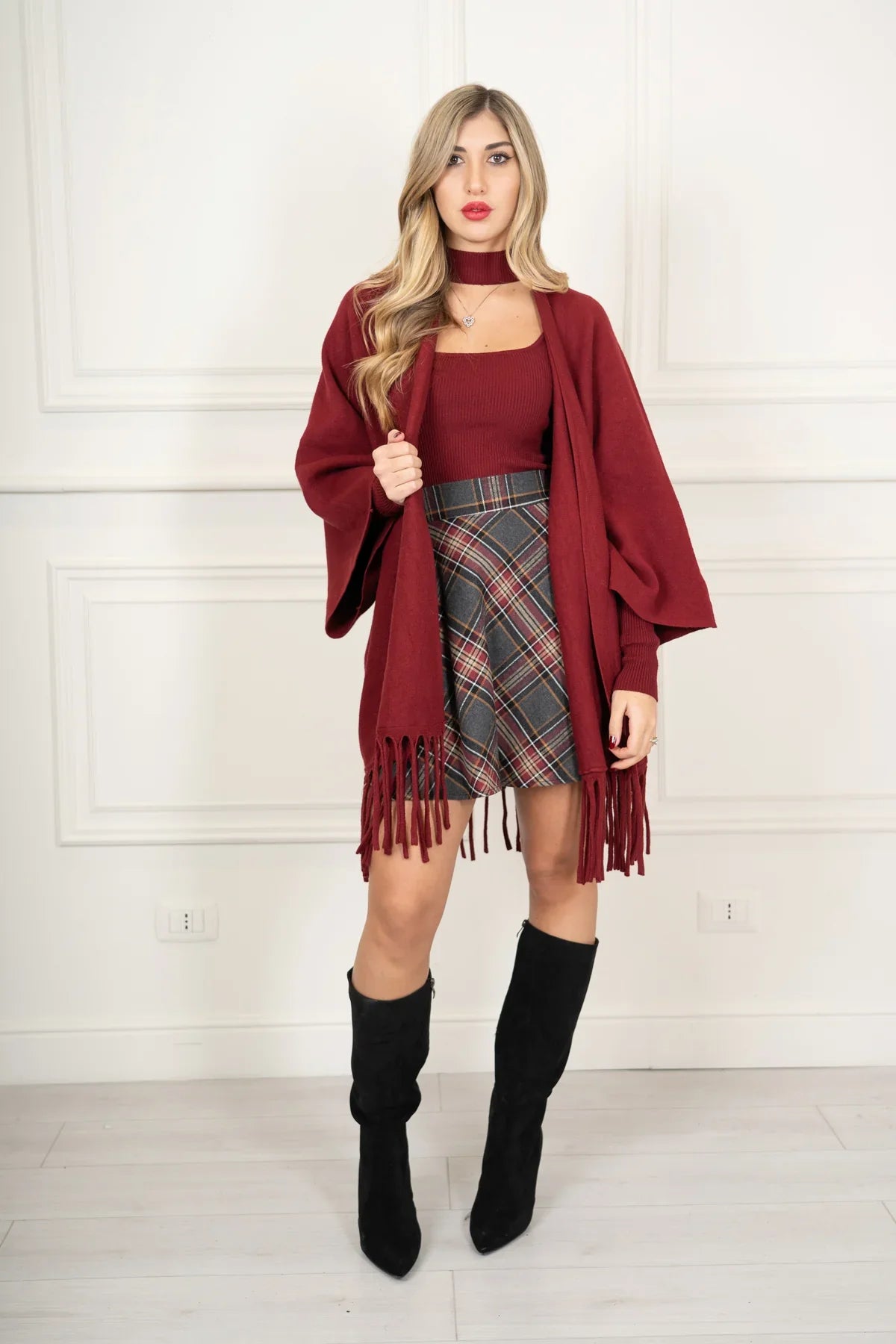 Mantella filo viscosa con frange bordeaux
