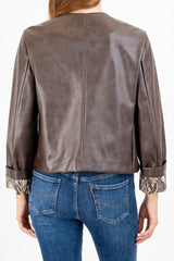 Giacca ecopelle morbida con fodera animalier.