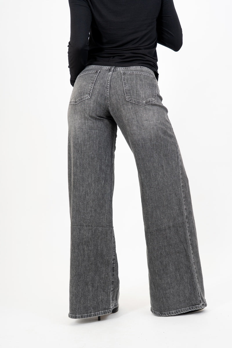 Jeans flare soft-touch grey wash.