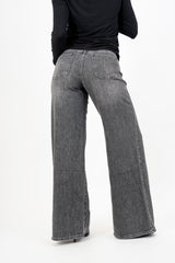 Jeans flare soft-touch grey wash.