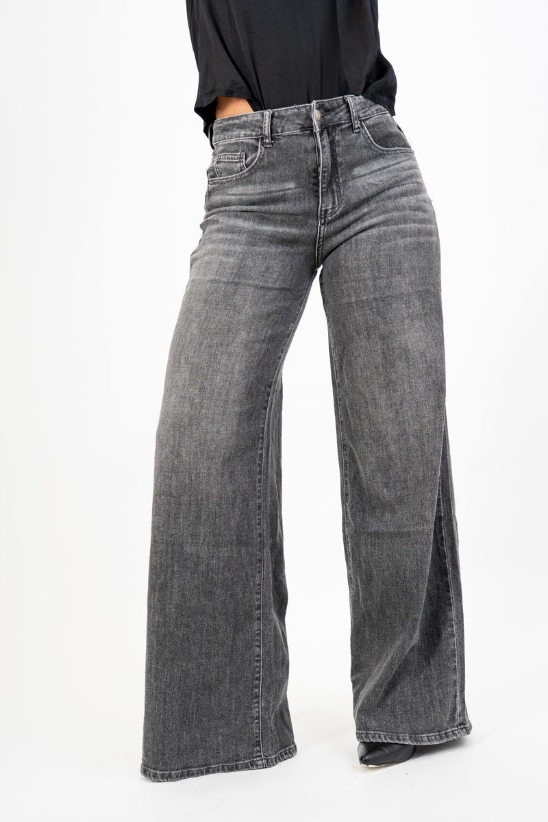 Jeans flare soft-touch grey wash.