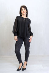 Blusa in georgette con pieghe frontali – Nera