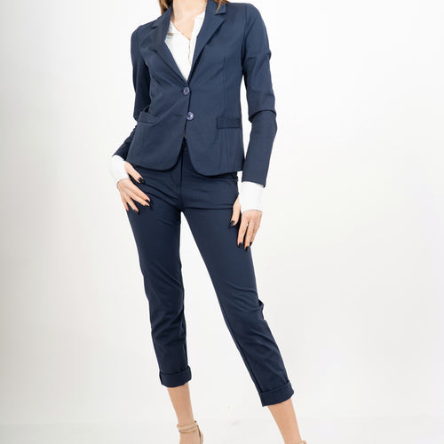 modella indossando Completo Misto Cotone Blu colore