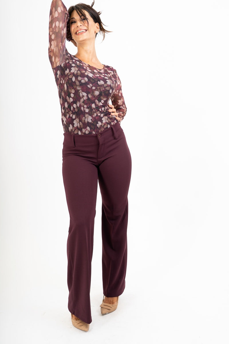 Pantalone svasato in crep con baschina alta Prugna