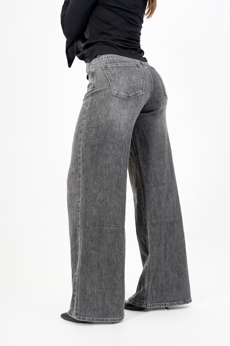 Jeans flare soft-touch grey wash.