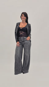 Top in pizzo Midnight Bloom.