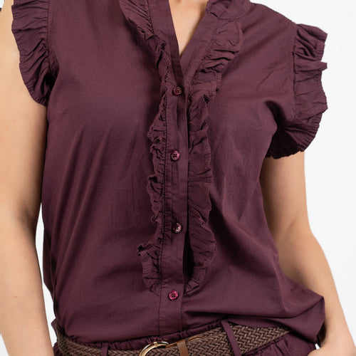 modella indossando Camicia smanicata con rouge in cotone elasticizzato colore Rosso India Unica