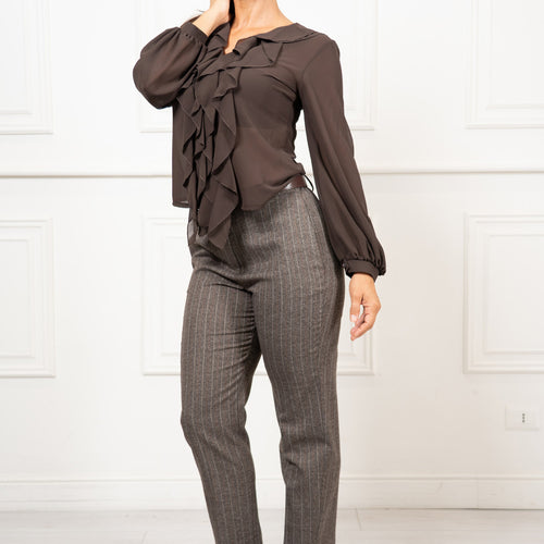 modella indossando Pantalone Moka Line colore Marrone