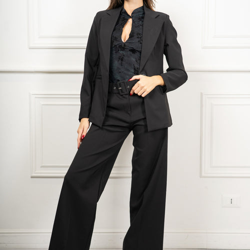 modella indossando Pantalone Sloane Nero colore Nero