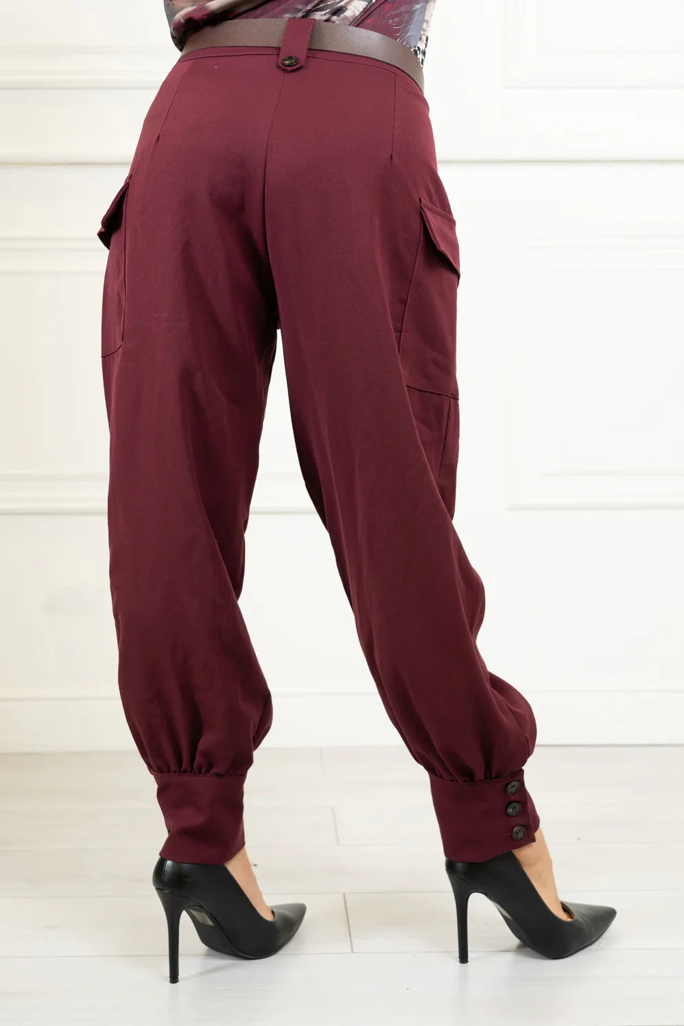Pantalone tasconi e polso caviglia 3 bottoni