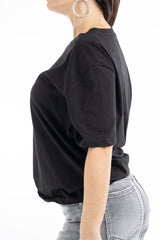 modella indossando T-shirt scritta “Anche secondo me ho ragione io” colore