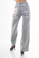 modella indossando Jeans wide leg grigio slavato con tasca posteriore rosa strass e rotture colore Denim Grigio