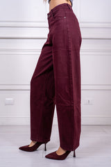 modella indossando Jeans Vanya Barrel colore