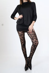 modella indossando Abito con schiena scoperta e maniche drappeggiate in tessuto elasticizzato colore