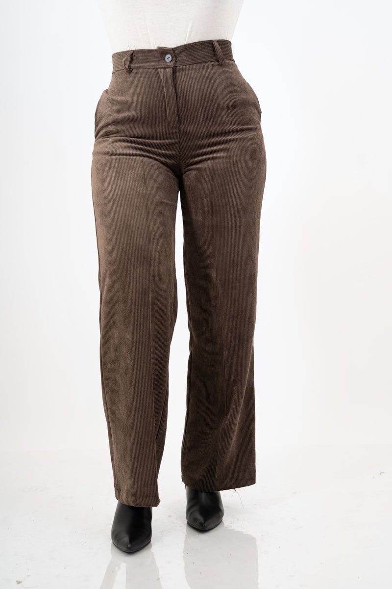 modella indossando Pantalone palazzo in velluto a costine Velvet Line marrone colore