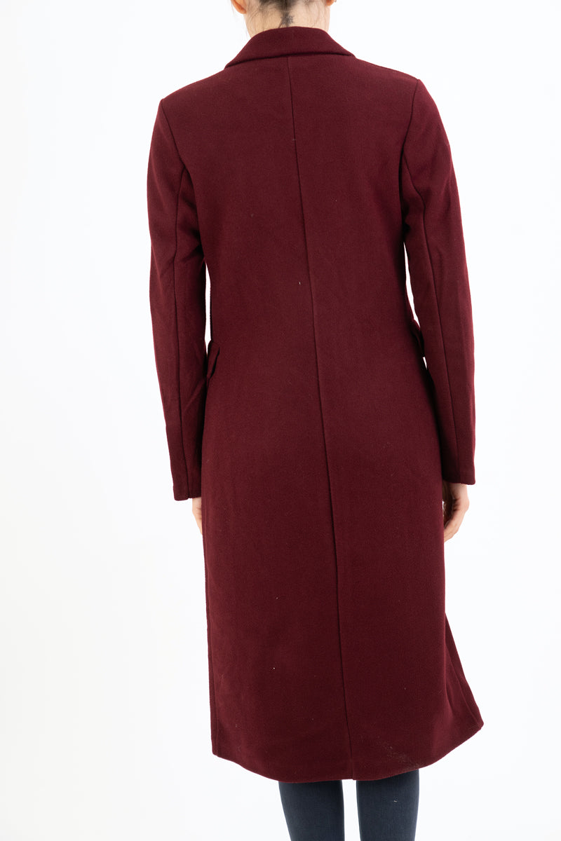 modella indossando Cappotto Wine Touch monopetto in panno colore