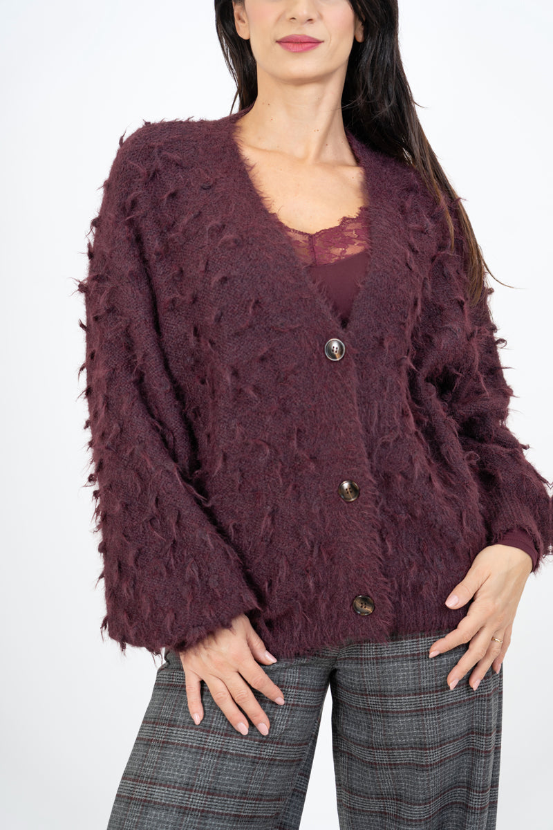 modella indossando Cardigan over in misto lana con effetto fiammato e scollo a V colore Prugna Unica