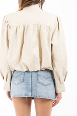 modella indossando Giacca corta effetto nappa con maniche ampie e fondo a palloncino colore