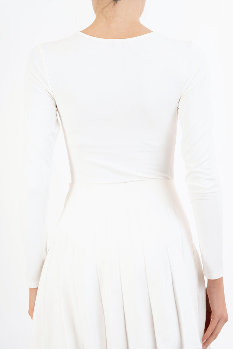 modella indossando Body LaceDream con pizzo e scollo a V colore