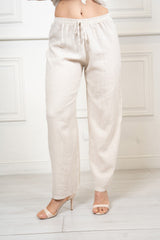 modella indossando Pantalone dritto in lino e viscosa coordinato colore