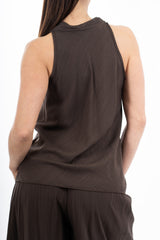 modella indossando Top lungo a fazzoletto con scollo sciallato in viscosa EasyWave no stiro colore