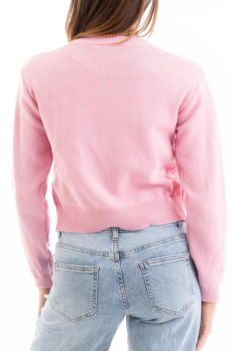 modella indossando Giacchino corto in filato primaverile con scollo a V e bottoni colore