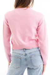 modella indossando Giacchino corto in filato primaverile con scollo a V e bottoni colore