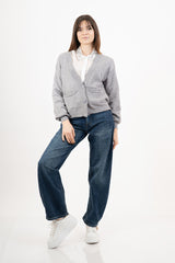 modella indossando Cardigan ampio con scollo a V e maniche a palloncino colore