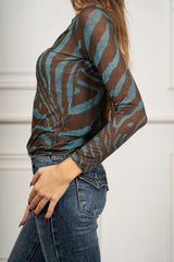 modella indossando Maglia Aveline Zebrata colore