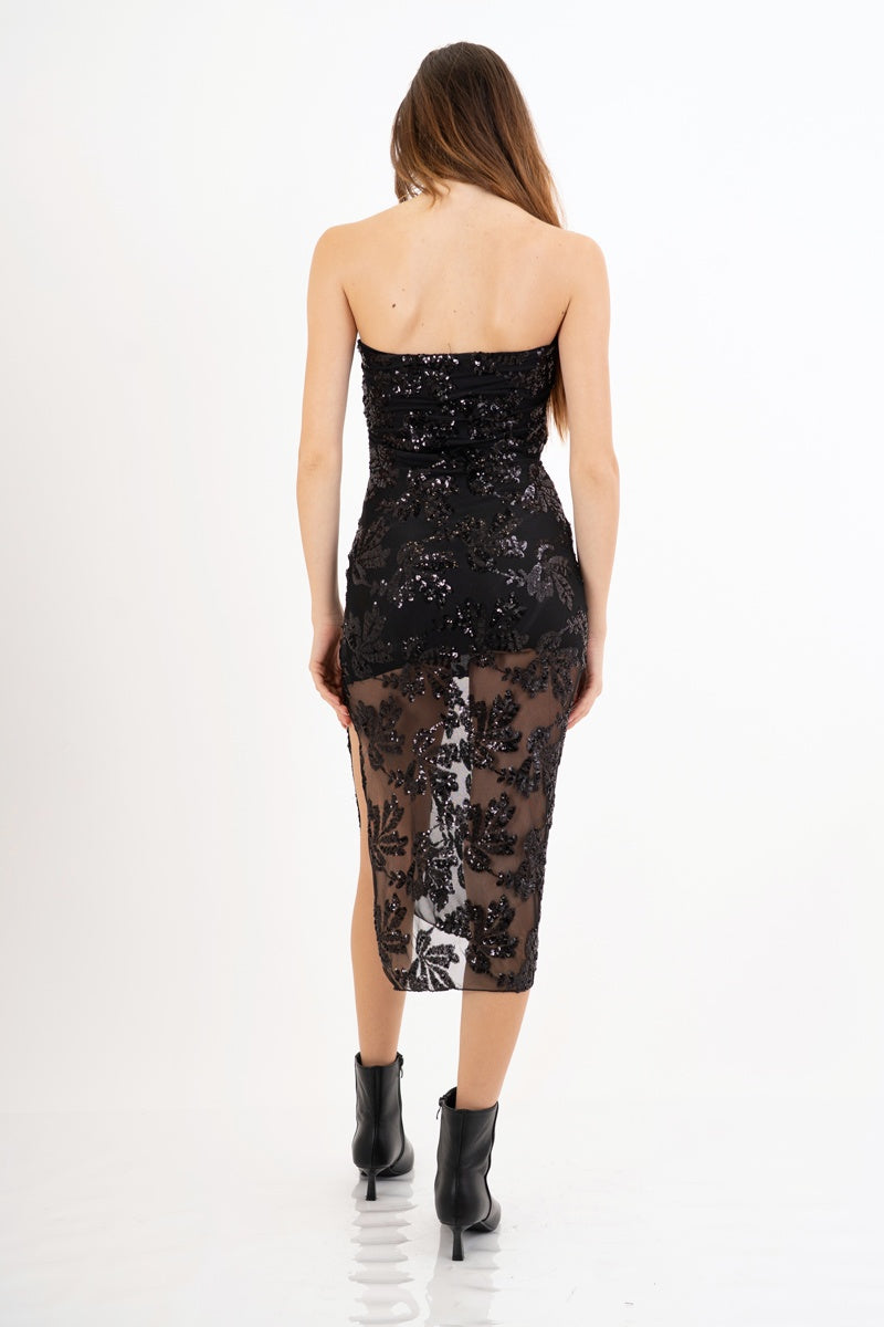 Abito lungo a fascia con paillettes e trasparenze