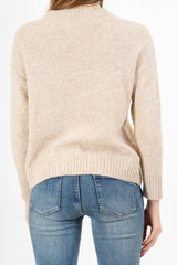 modella indossando Maglione girocollo con scritta “Ho sempre ragione” in misto lana Made in Italy colore