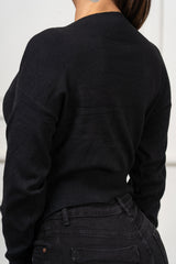 modella indossando Maglia Mirelle boxy in misto viscosa colore