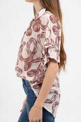 Camicia fantasia astratta in cotone con manica ampia.