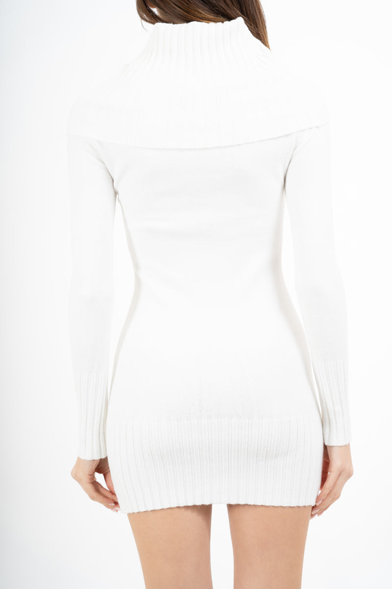 Abito in maglia con collo ampio a coste