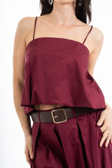 modella indossando Top a fascia a palloncino in cotone leggero colore Rosso India Unica