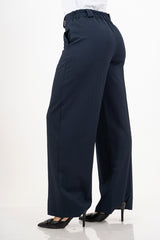 modella indossando Pantalone dritto rigato spinato blu colore