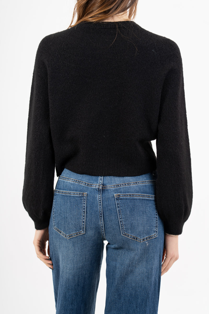 modella indossando Maglione morbido con manica ampia e bordo a costine colore