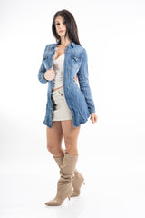 modella indossando Minigonna beige con shorts interno e cintura inclusa in cotone elasticizzato colore