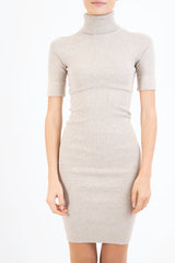 modella indossando Abito SoftDream dolcevita in viscosa elasticizzata colore