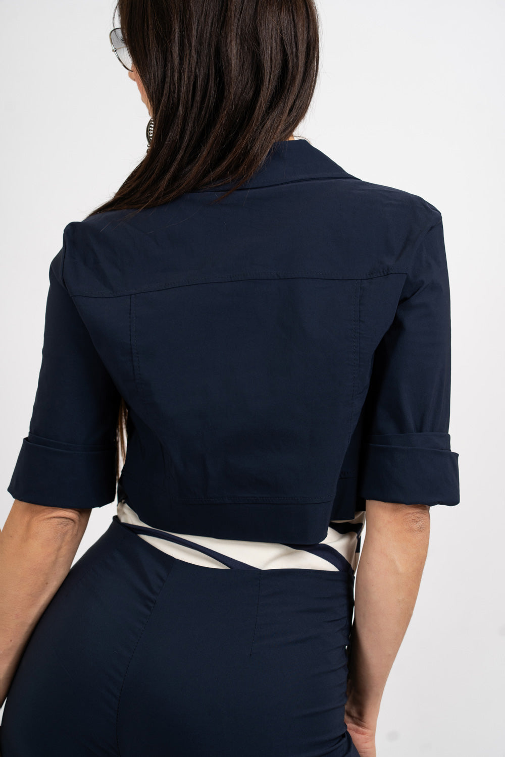 Giacchino crop stile denim in viscosa elasticizzata.