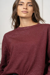 modella indossando Maglia Aster Lurex colore Borgogna Unica