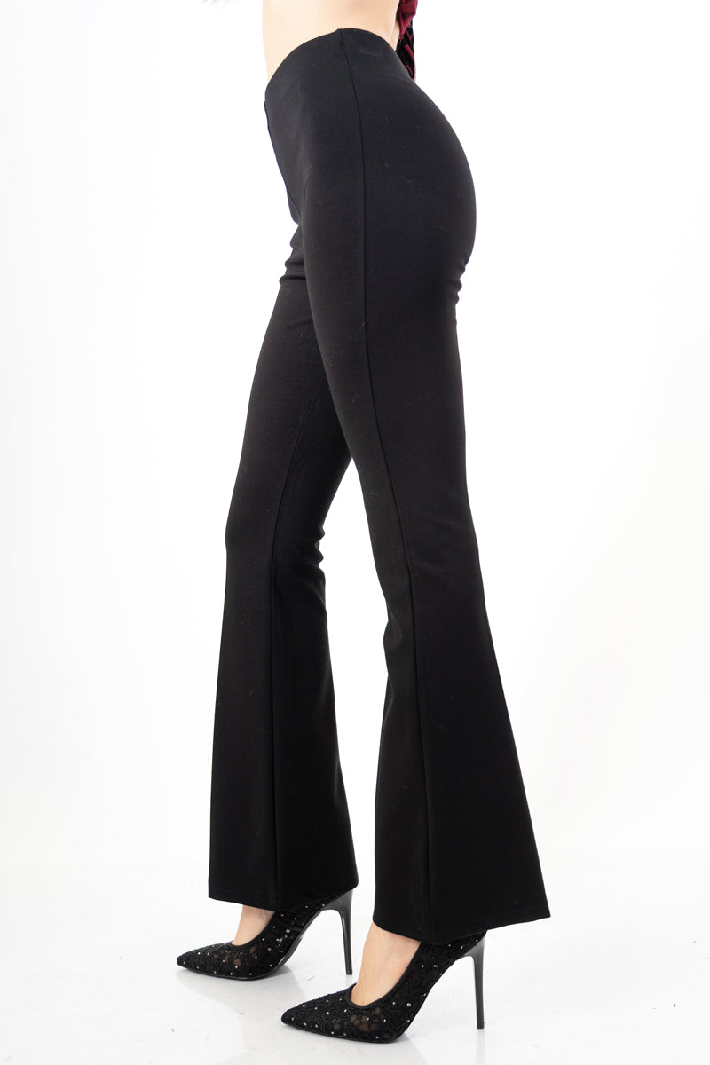 modella indossando Pantalone donna punto Milano nero elasticizzato a zampetta vita alta colore