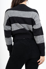 modella indossando Maglioncino Soft Stripes in misto lana colore