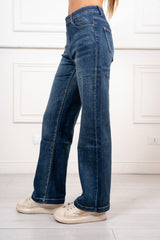 modella indossando Jeans Harlow Straight colore