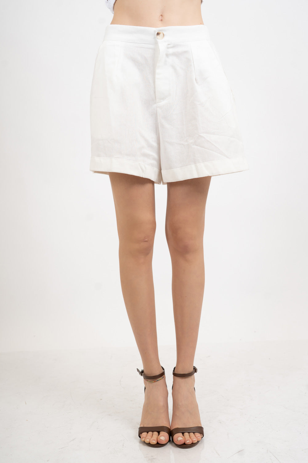 Shorts vita alta in lino e cotone.